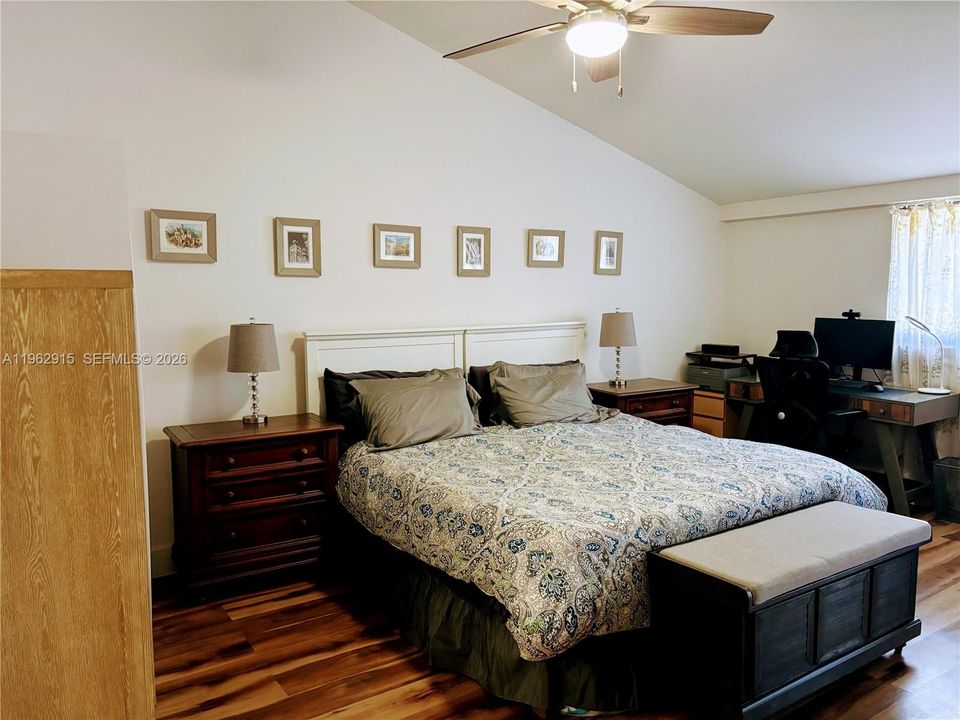 En Venta: $698,000 (3 camas, 3 baños, 1617 Pies cuadrados)