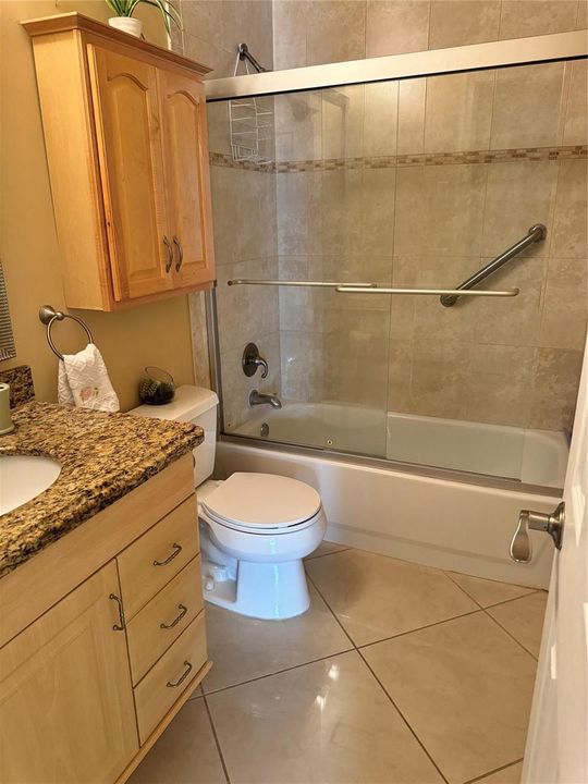 Shower / tub combo ...