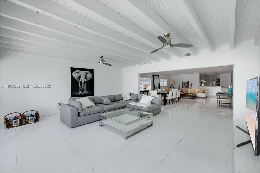 Active With Contract: $4,790,000 (4 beds, 3 baths, 3019 Square Feet)