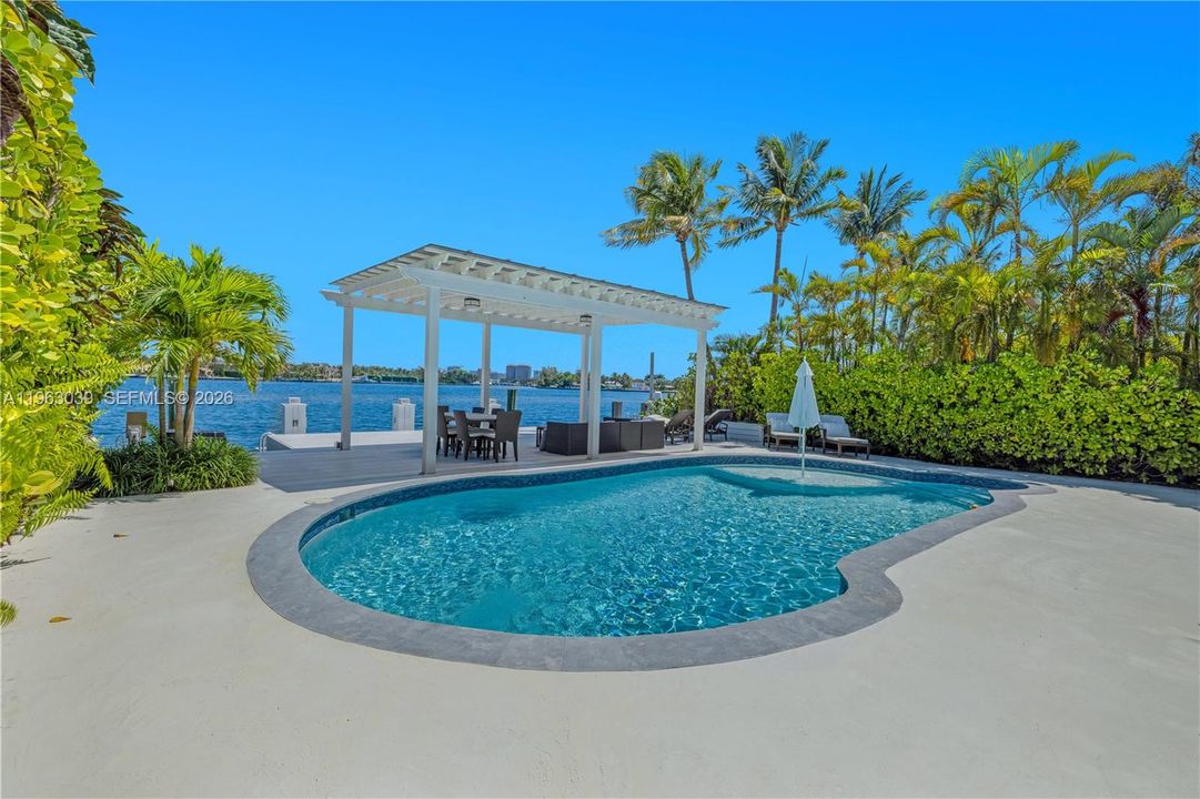 Active With Contract: $4,790,000 (4 beds, 3 baths, 3019 Square Feet)