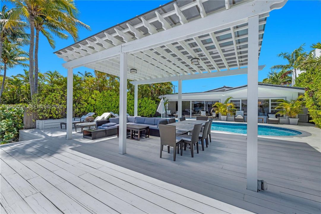 Active With Contract: $4,790,000 (4 beds, 3 baths, 3019 Square Feet)