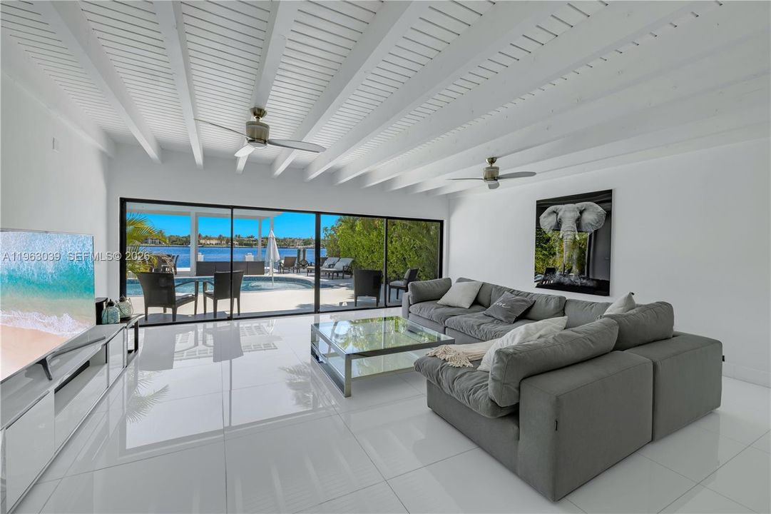 Active With Contract: $4,790,000 (4 beds, 3 baths, 3019 Square Feet)