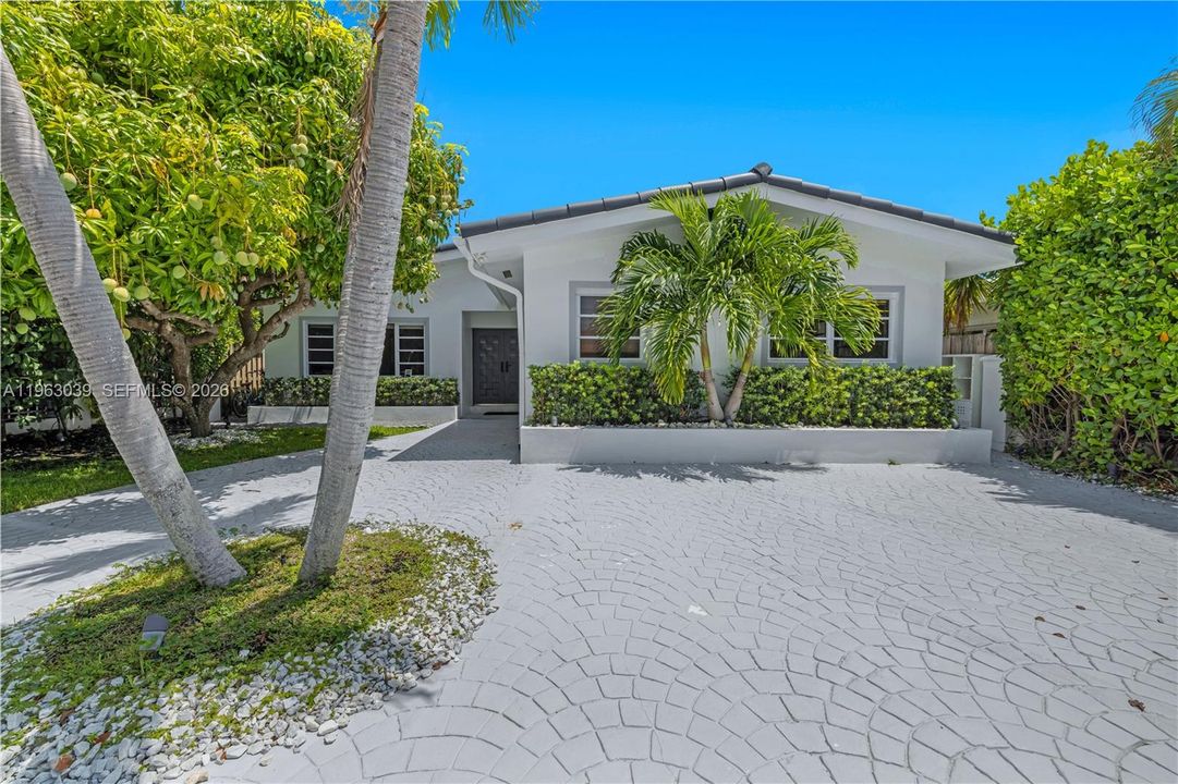 Active With Contract: $4,790,000 (4 beds, 3 baths, 3019 Square Feet)