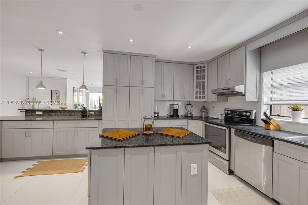 Active With Contract: $4,790,000 (4 beds, 3 baths, 3019 Square Feet)