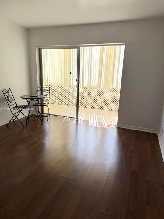 For Sale: $95,000 (2 beds, 1 baths, 815 Square Feet)