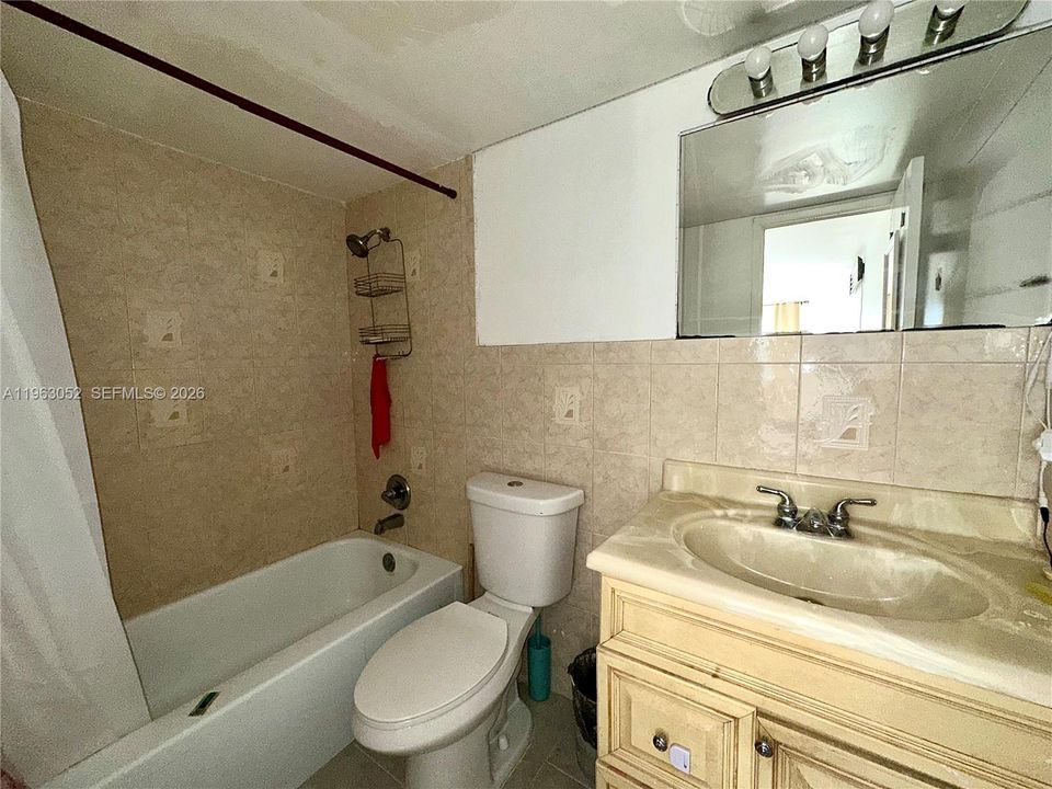 For Sale: $95,000 (2 beds, 1 baths, 815 Square Feet)