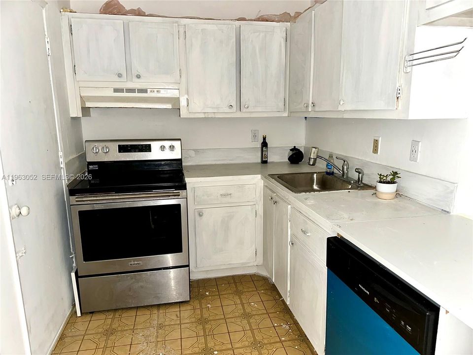 For Sale: $95,000 (2 beds, 1 baths, 815 Square Feet)