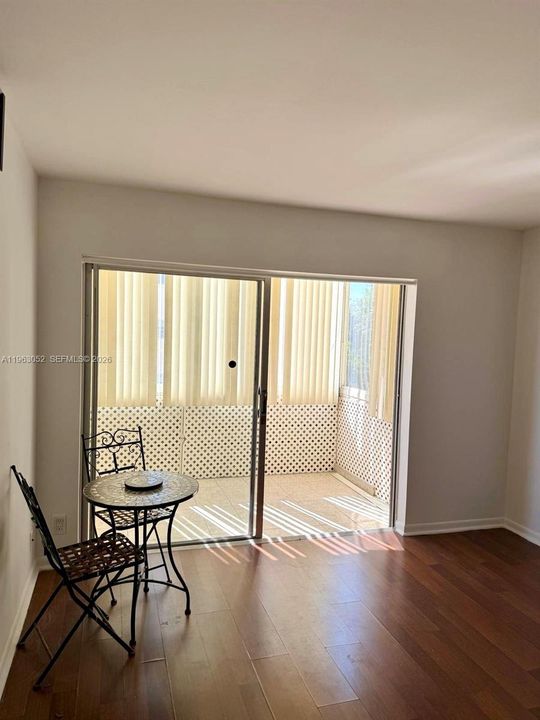 For Sale: $95,000 (2 beds, 1 baths, 815 Square Feet)
