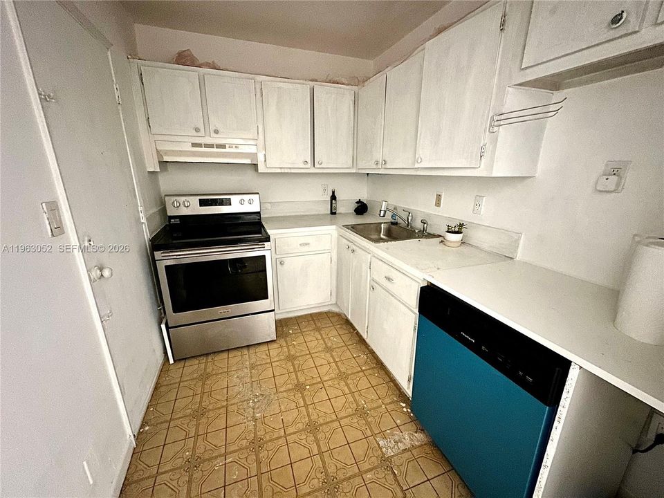 For Sale: $95,000 (2 beds, 1 baths, 815 Square Feet)