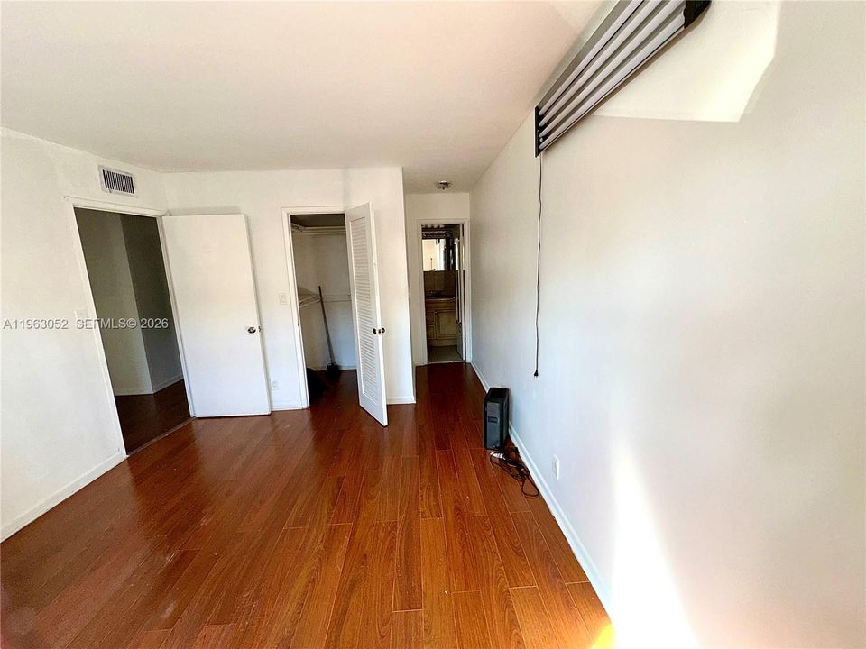 For Sale: $95,000 (2 beds, 1 baths, 815 Square Feet)