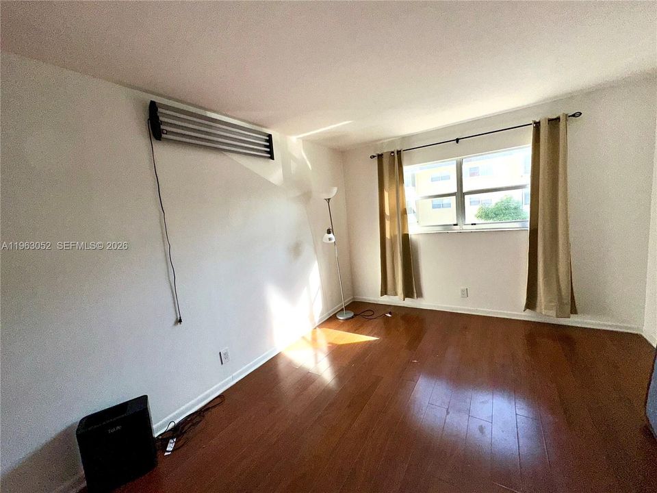 For Sale: $95,000 (2 beds, 1 baths, 815 Square Feet)