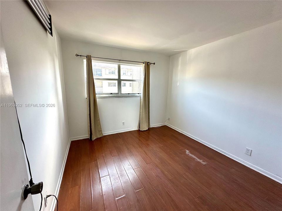 For Sale: $95,000 (2 beds, 1 baths, 815 Square Feet)