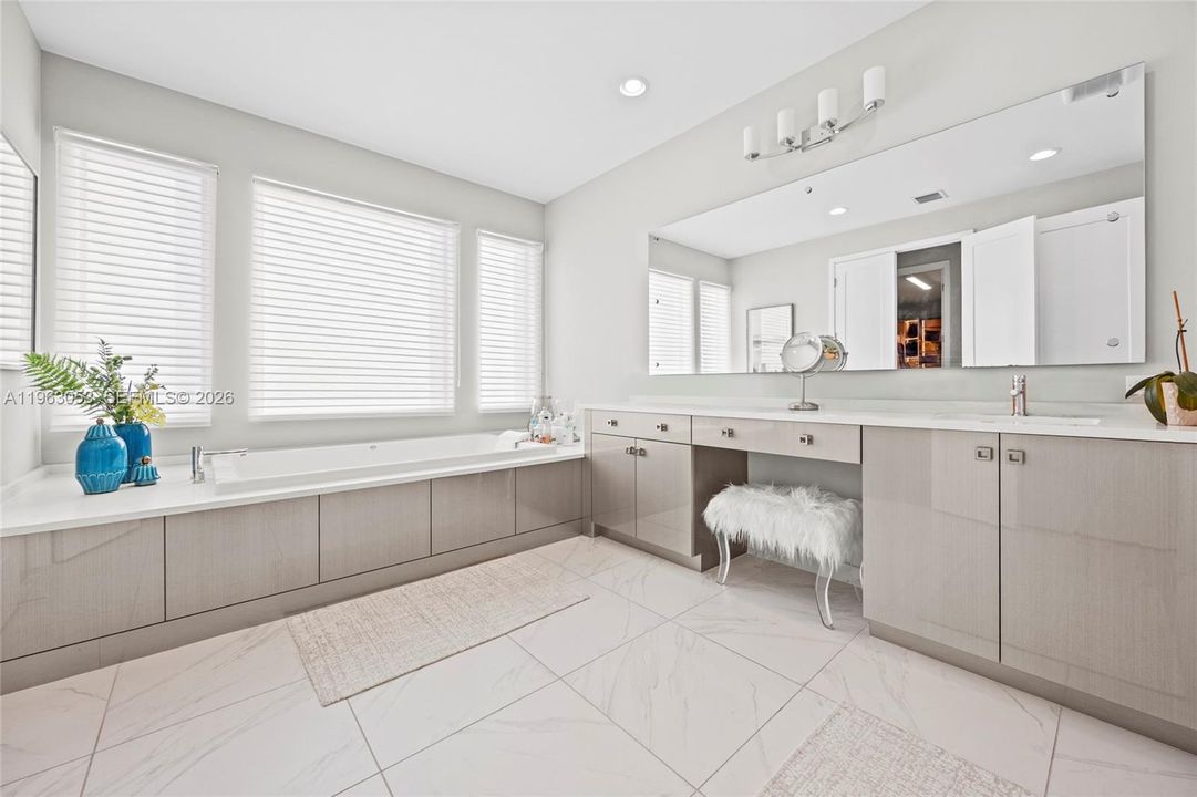 En Venta: $2,390,000 (5 camas, 7 baños, 4484 Pies cuadrados)