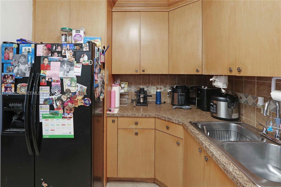 For Sale: $239,900 (2 beds, 1 baths, 910 Square Feet)