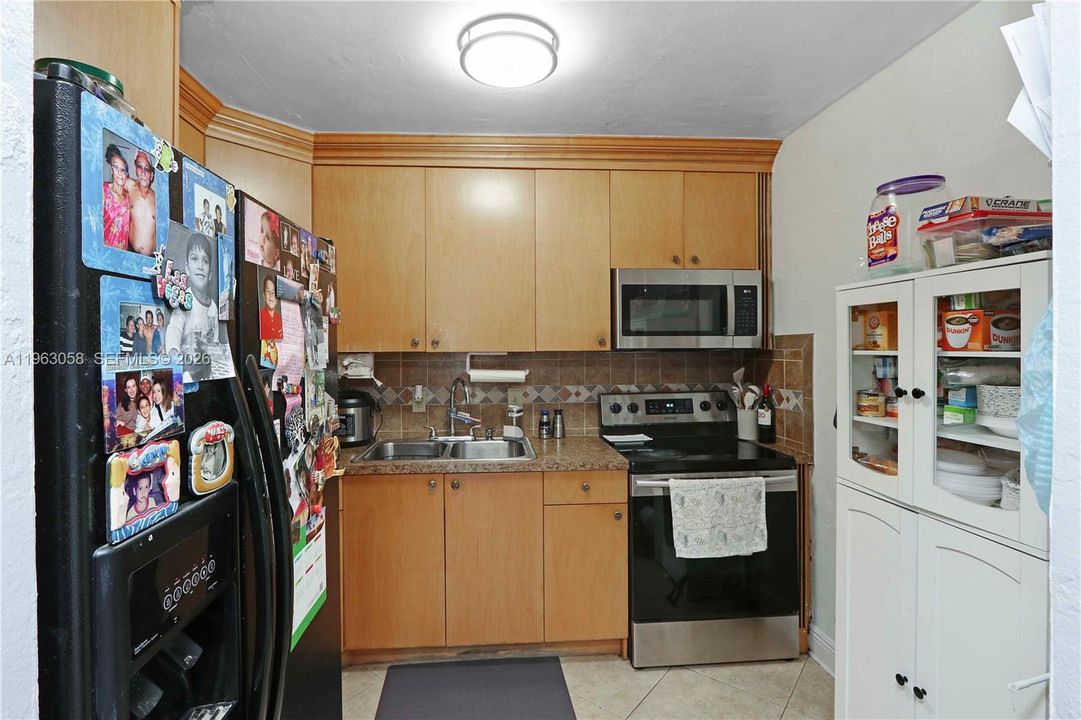 For Sale: $239,900 (2 beds, 1 baths, 910 Square Feet)