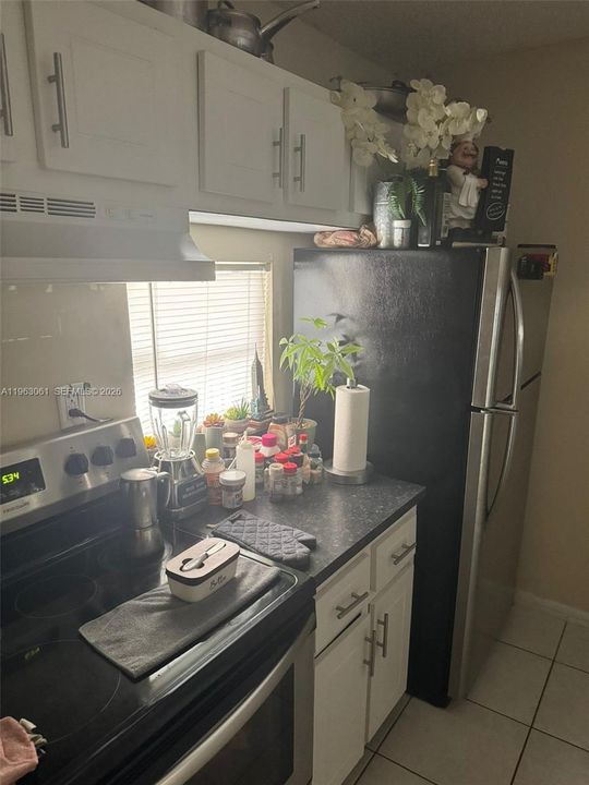 На продажу: $170,000 (1 спален, 1 ванн, 700 Квадратных фут)