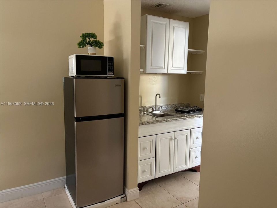 出租: $1,550 (1 贝兹, 1 浴室, 455 平方英尺)