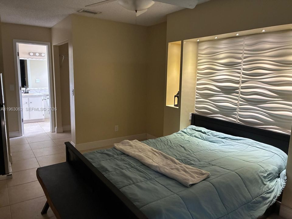 出租: $1,550 (1 贝兹, 1 浴室, 455 平方英尺)