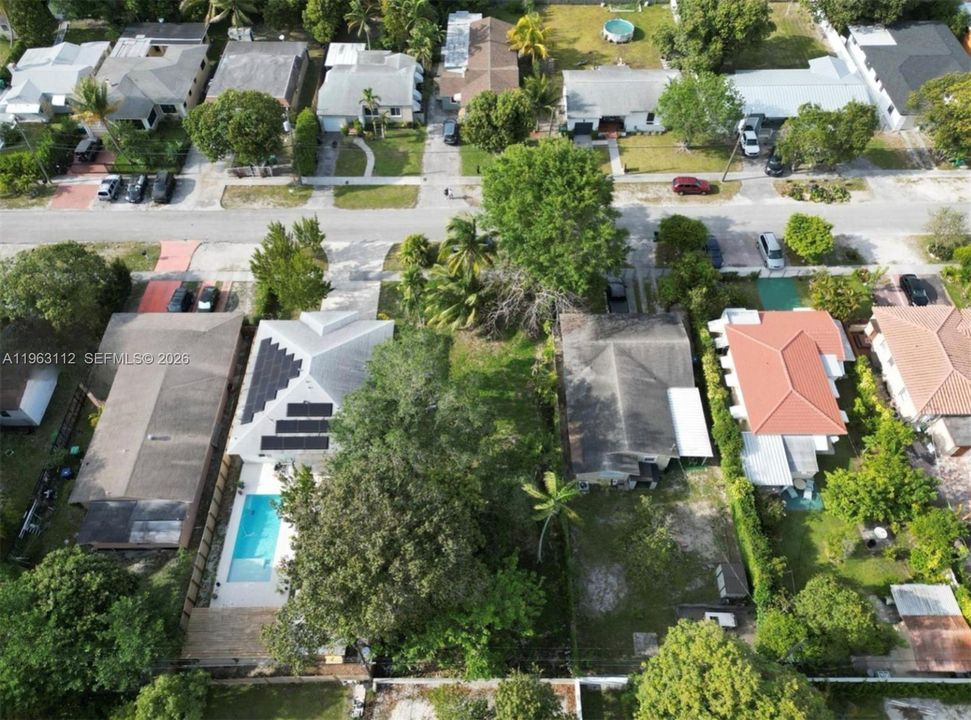 На продажу: $485,000 (0.16 acres)