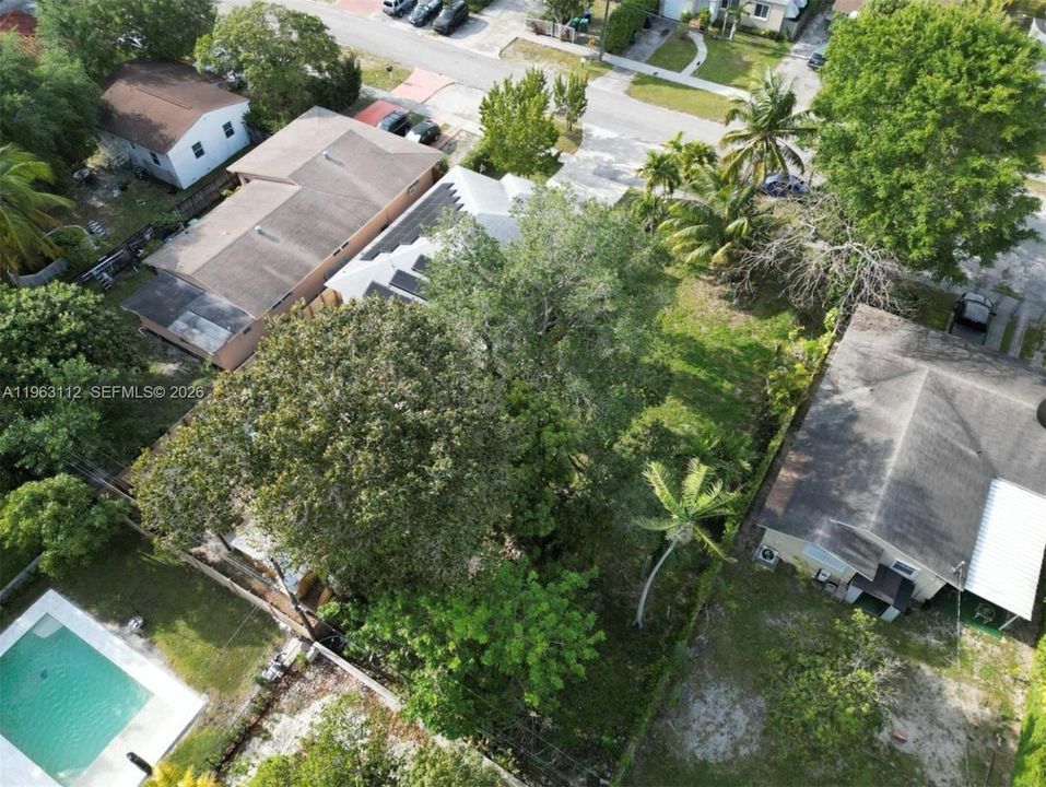На продажу: $485,000 (0.16 acres)