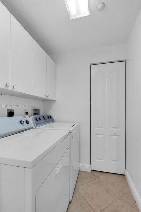 Недавно продано: $529,000 (3 спален, 2 ванн, 1710 Квадратных фут)