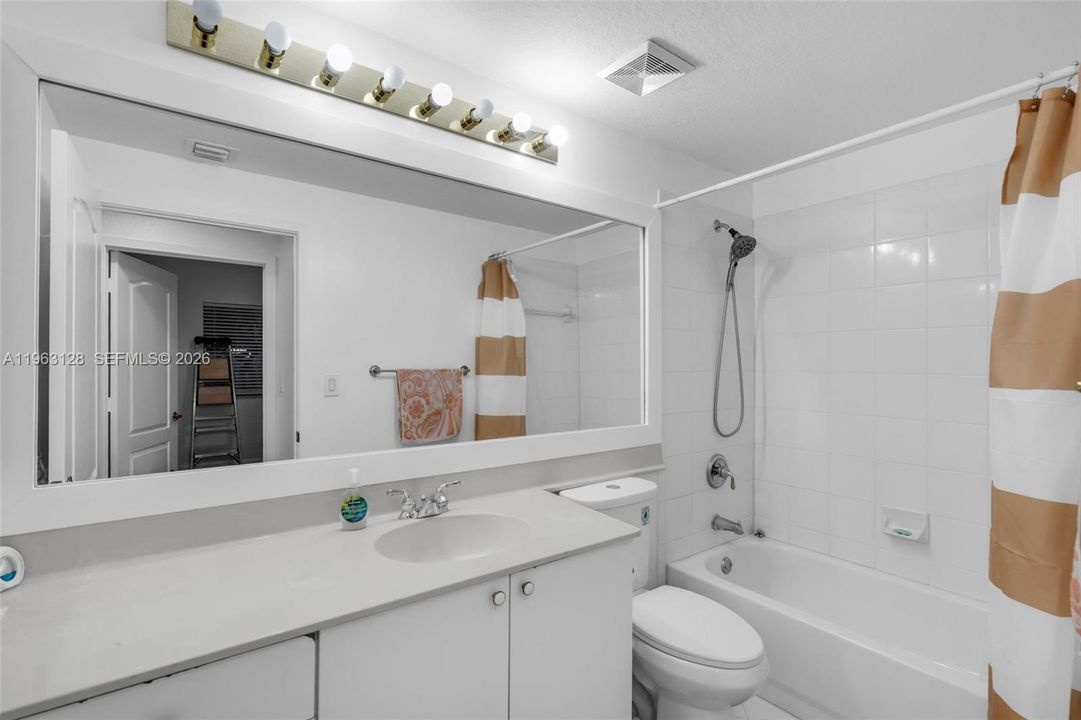 Недавно продано: $529,000 (3 спален, 2 ванн, 1710 Квадратных фут)