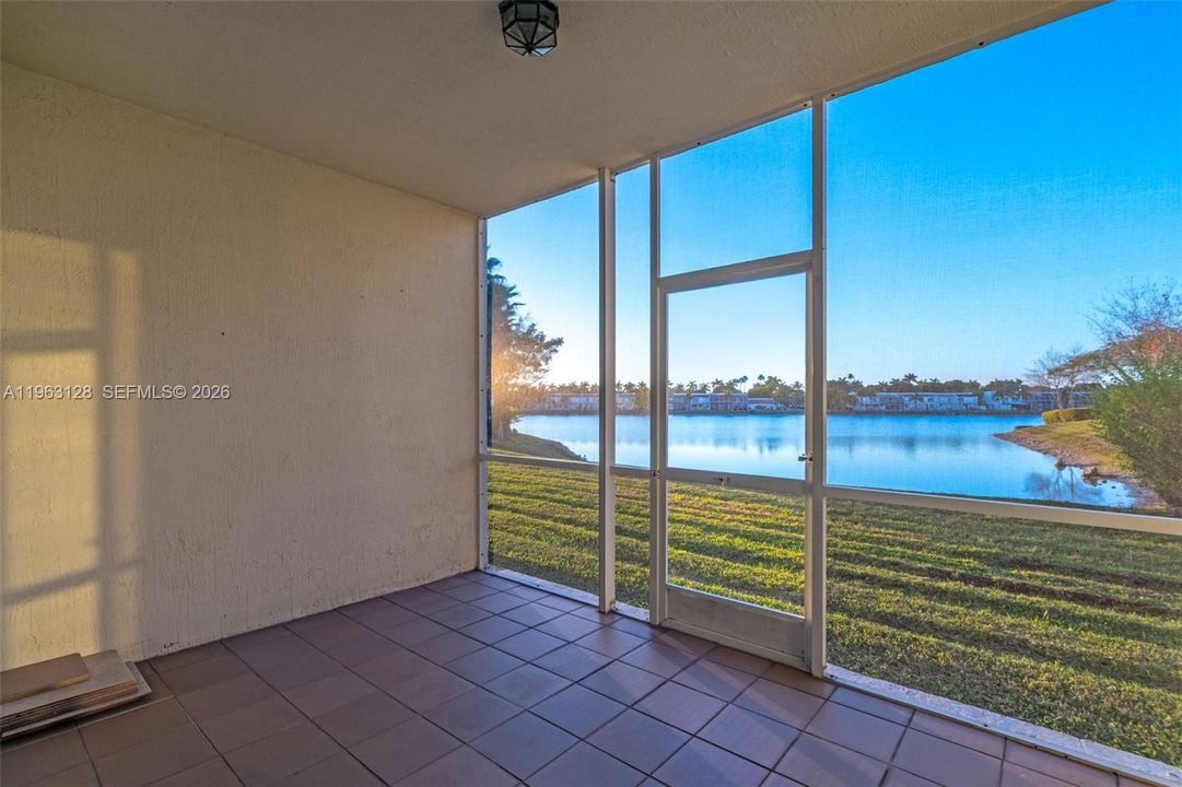 Недавно продано: $529,000 (3 спален, 2 ванн, 1710 Квадратных фут)