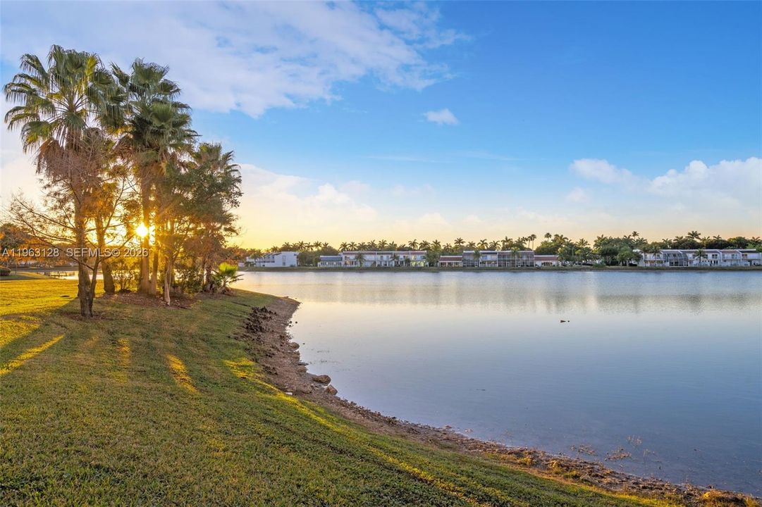 Недавно продано: $529,000 (3 спален, 2 ванн, 1710 Квадратных фут)