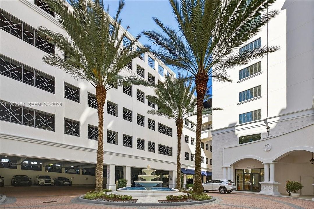 For Sale: $359,000 (1 beds, 1 baths, 672 Square Feet)