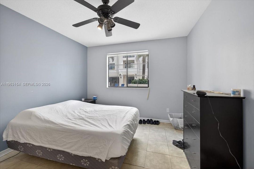 For Sale: $359,000 (1 beds, 1 baths, 672 Square Feet)