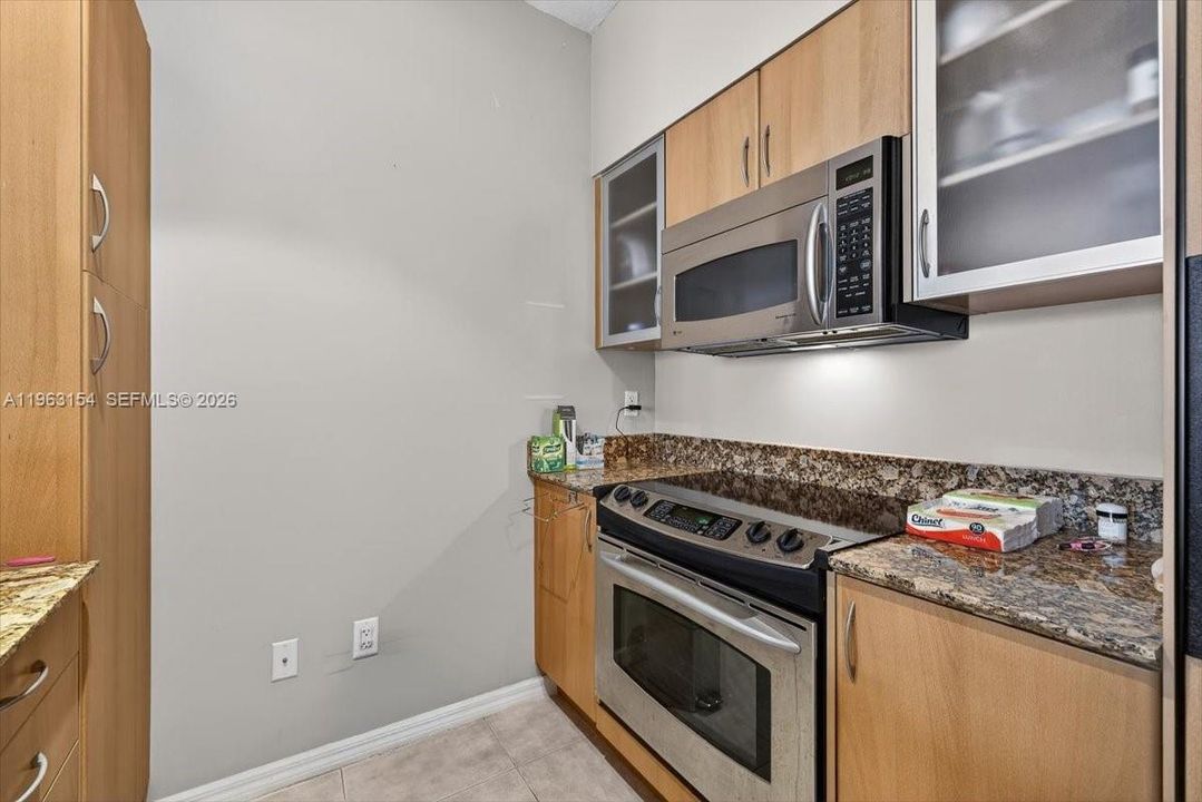For Sale: $359,000 (1 beds, 1 baths, 672 Square Feet)