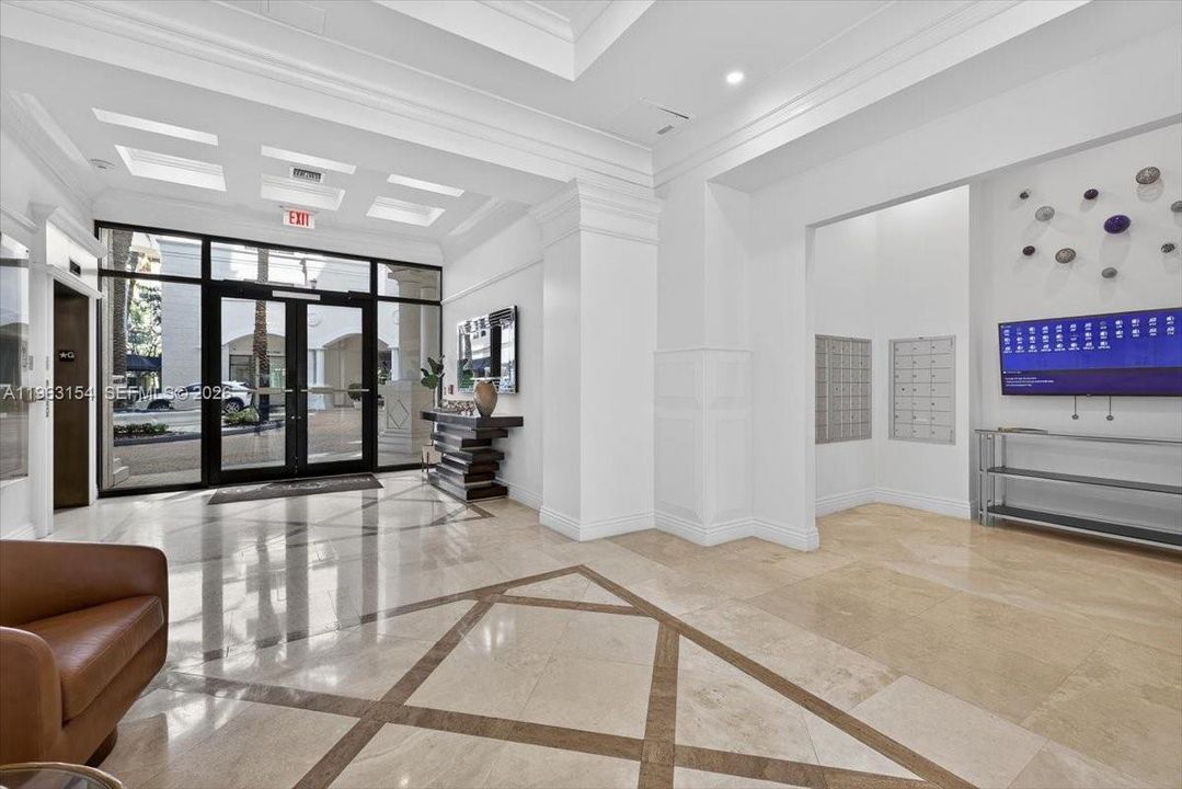 For Sale: $359,000 (1 beds, 1 baths, 672 Square Feet)