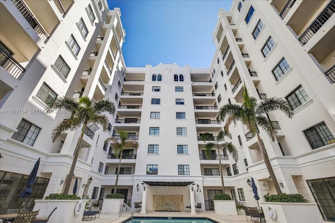 For Sale: $359,000 (1 beds, 1 baths, 672 Square Feet)
