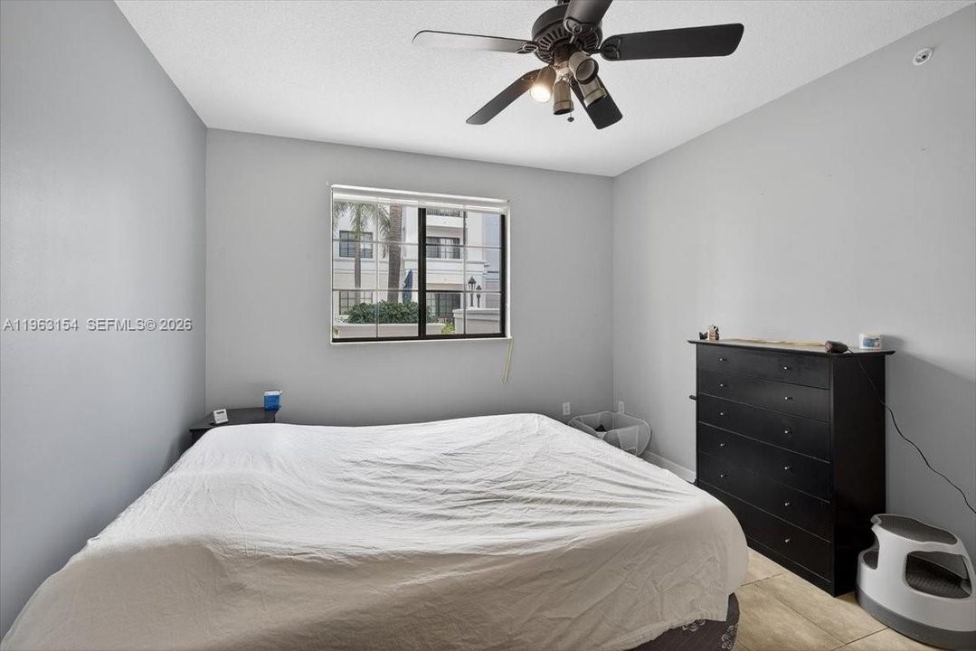 For Sale: $359,000 (1 beds, 1 baths, 672 Square Feet)