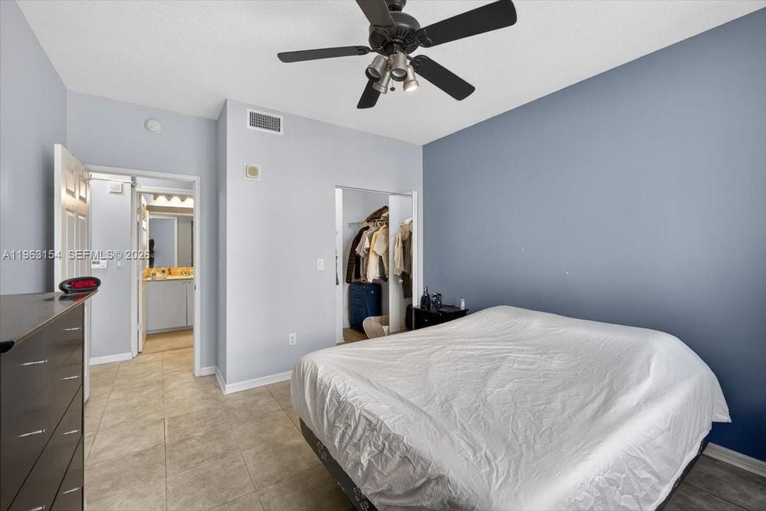 For Sale: $359,000 (1 beds, 1 baths, 672 Square Feet)