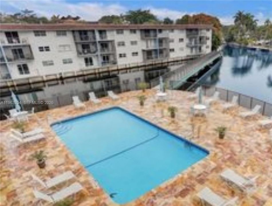 Recently Rented: $2,250 (2 beds, 2 baths, 975 Square Feet)