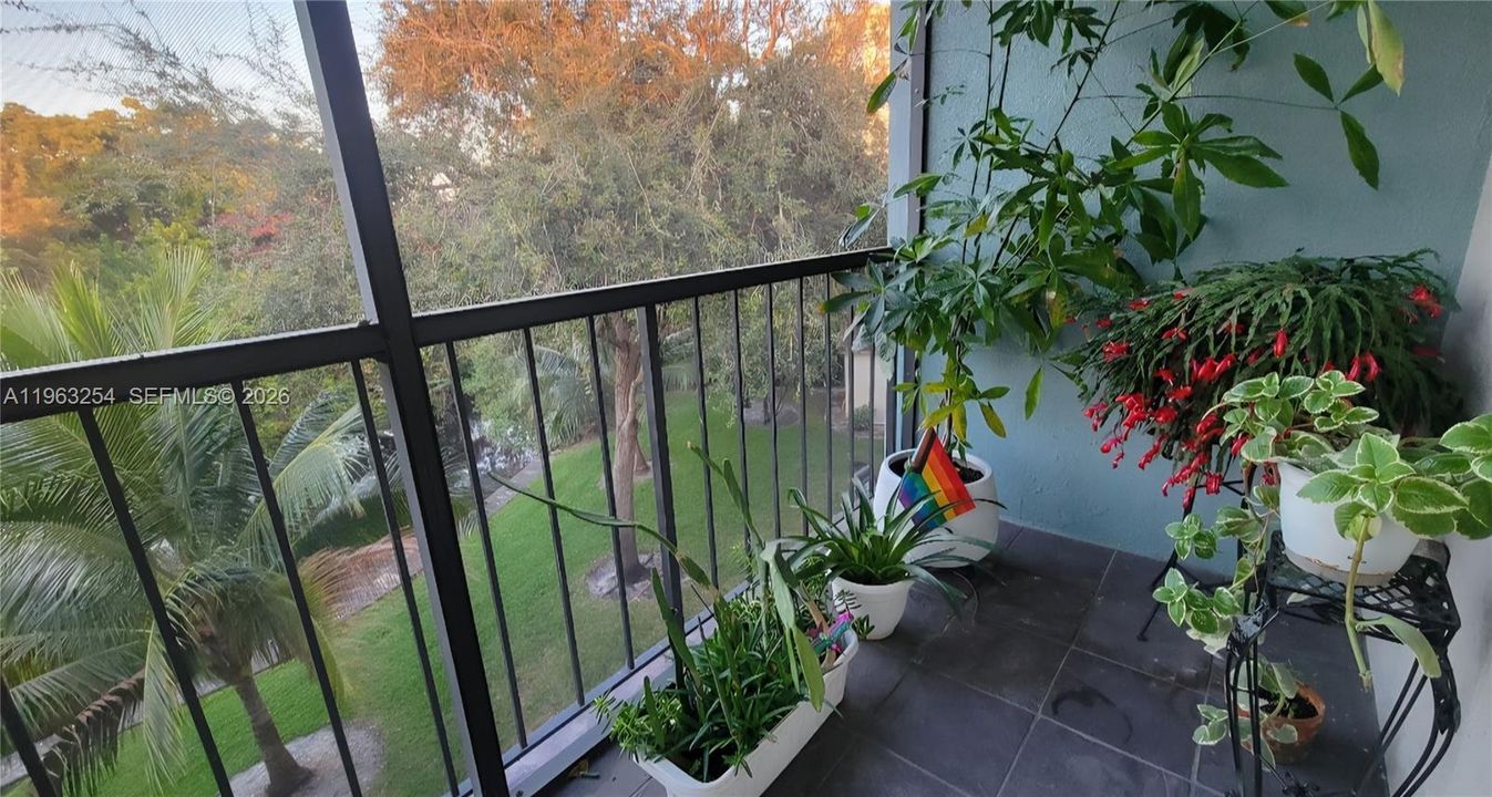 Recently Rented: $2,250 (2 beds, 2 baths, 975 Square Feet)