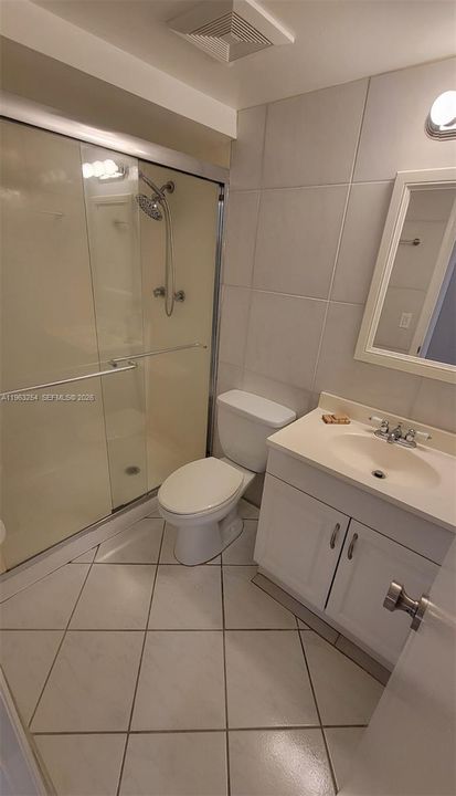 Recently Rented: $2,250 (2 beds, 2 baths, 975 Square Feet)
