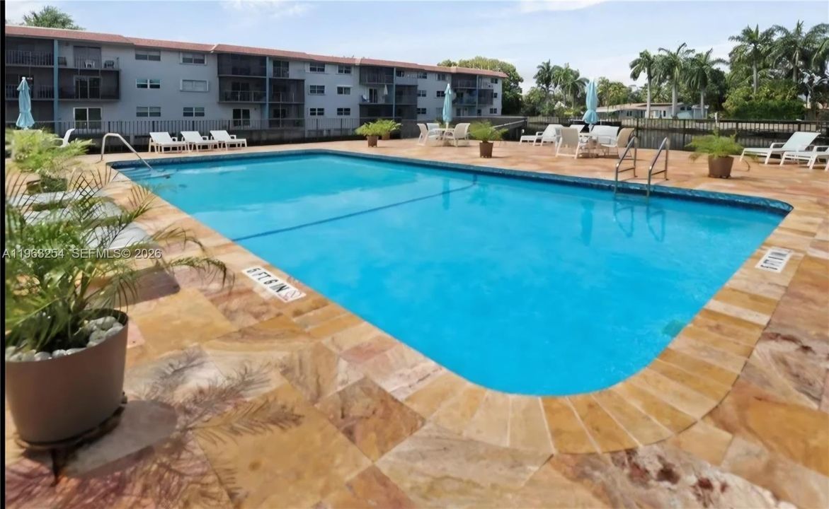 Recently Rented: $2,250 (2 beds, 2 baths, 975 Square Feet)