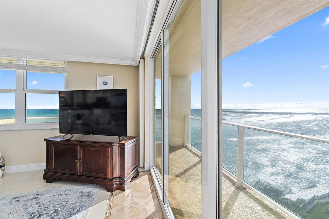 058-5440NOceanDr-907-NorthPalmBeach-SMAL