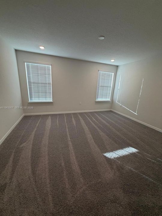 Recently Rented: $2,100 (3 beds, 2 baths, 0 Square Feet)