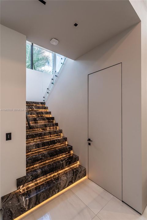 En Venta: $4,275,000 (5 camas, 5 baños, 4067 Pies cuadrados)