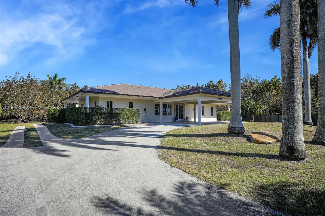 En Venta: $3,000,000 (7 camas, 6 baños, 4979 Pies cuadrados)