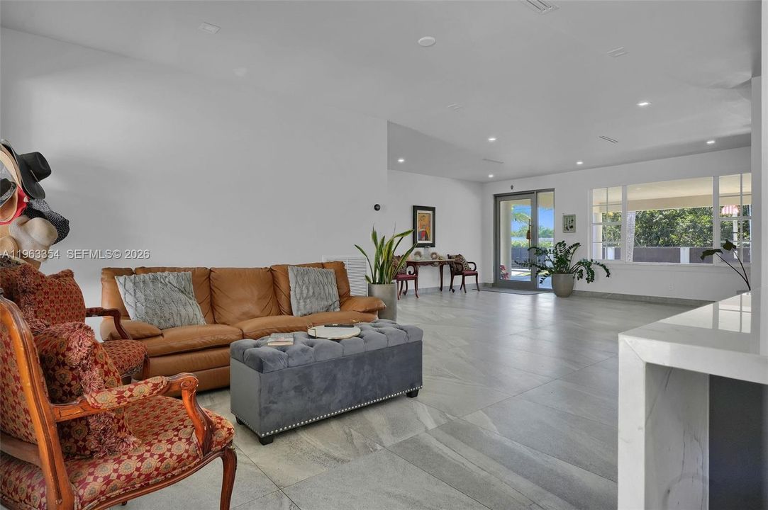 En Venta: $3,000,000 (7 camas, 6 baños, 4979 Pies cuadrados)