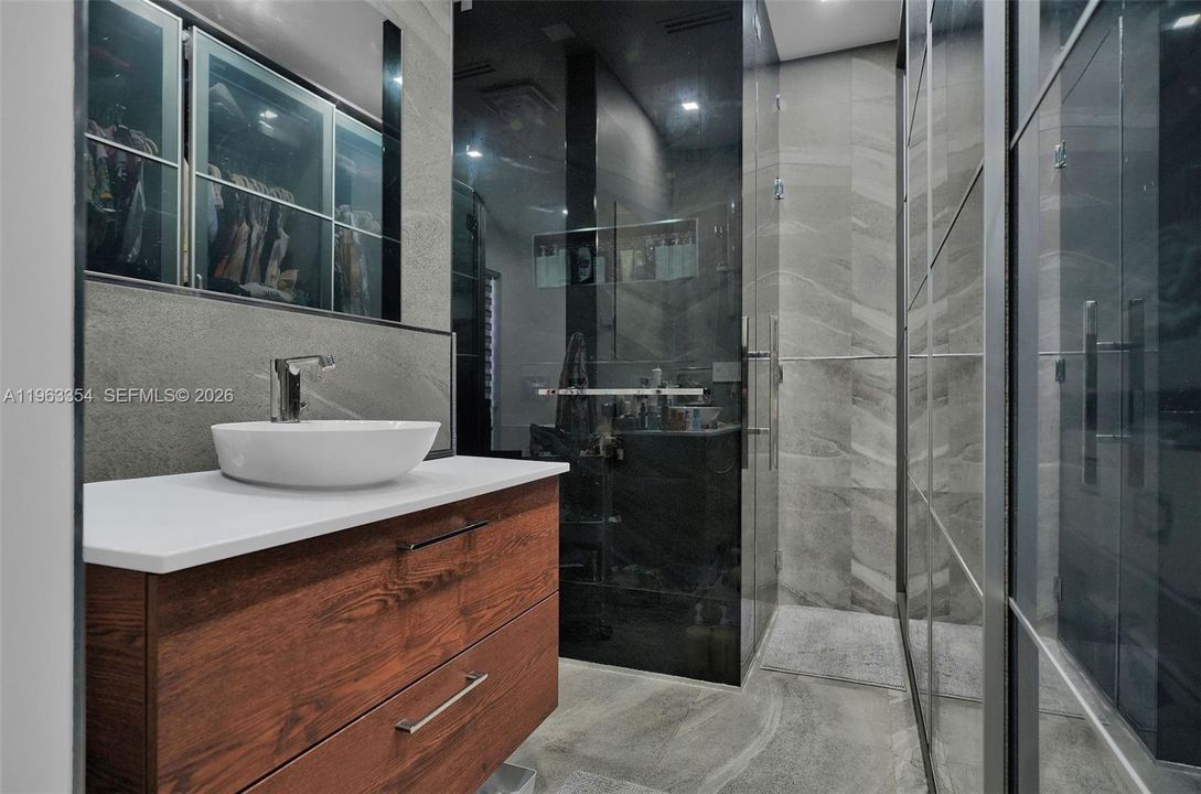 En Venta: $3,000,000 (7 camas, 6 baños, 4979 Pies cuadrados)