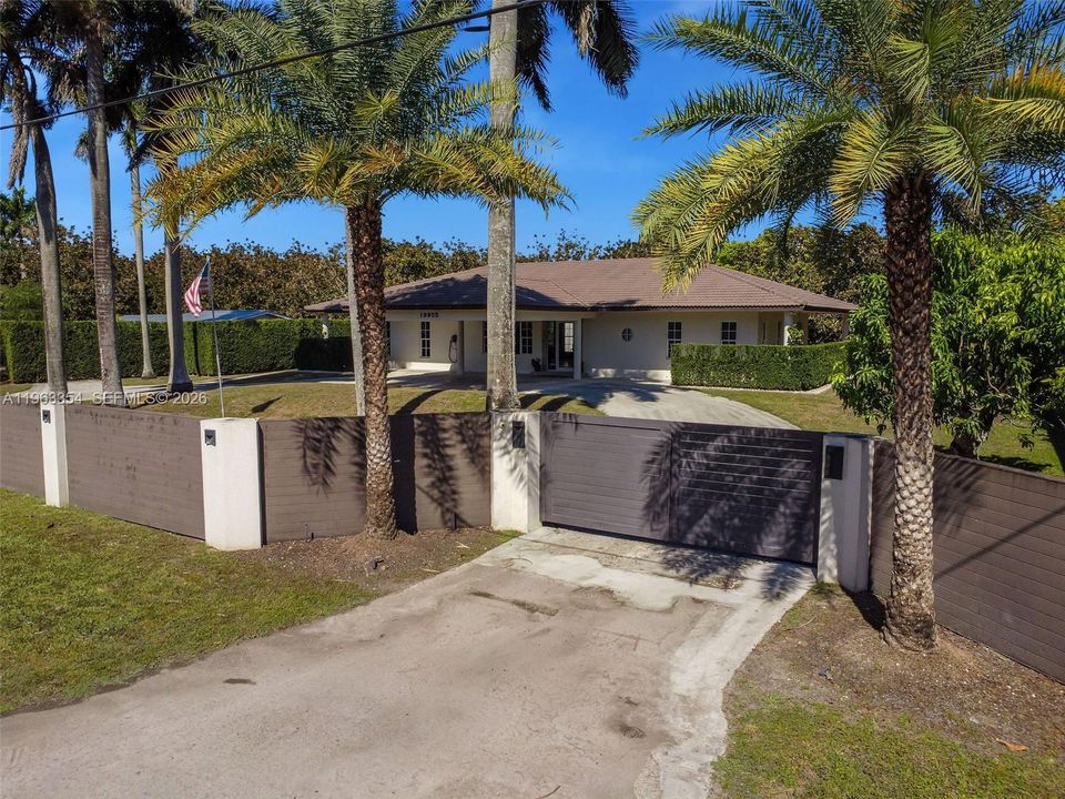En Venta: $3,000,000 (7 camas, 6 baños, 4979 Pies cuadrados)