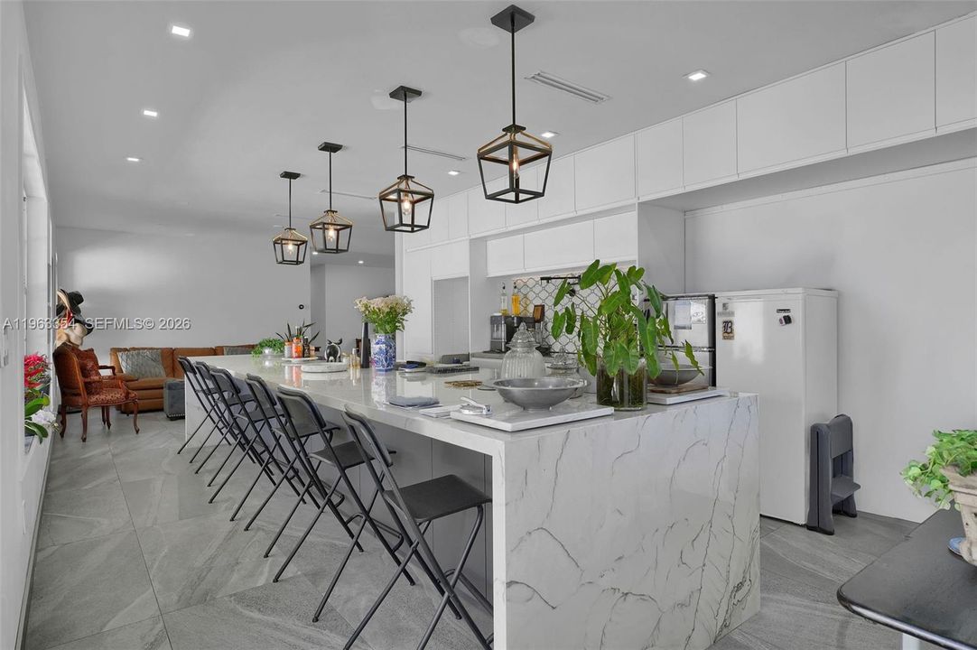 En Venta: $3,000,000 (7 camas, 6 baños, 4979 Pies cuadrados)