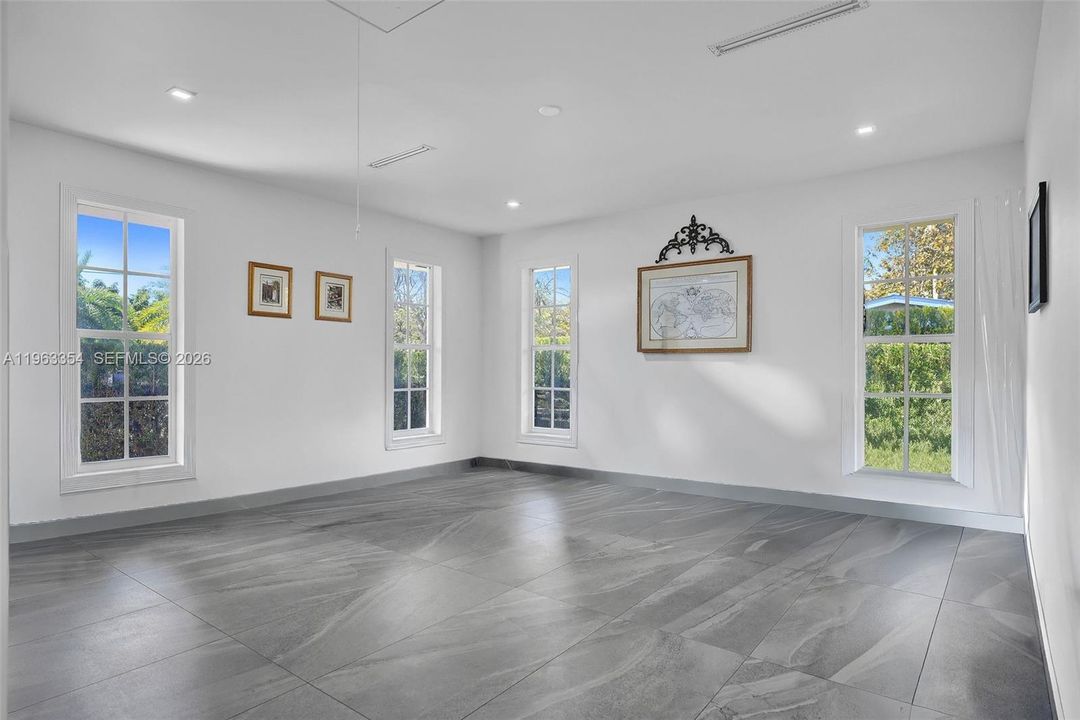 En Venta: $3,000,000 (7 camas, 6 baños, 4979 Pies cuadrados)