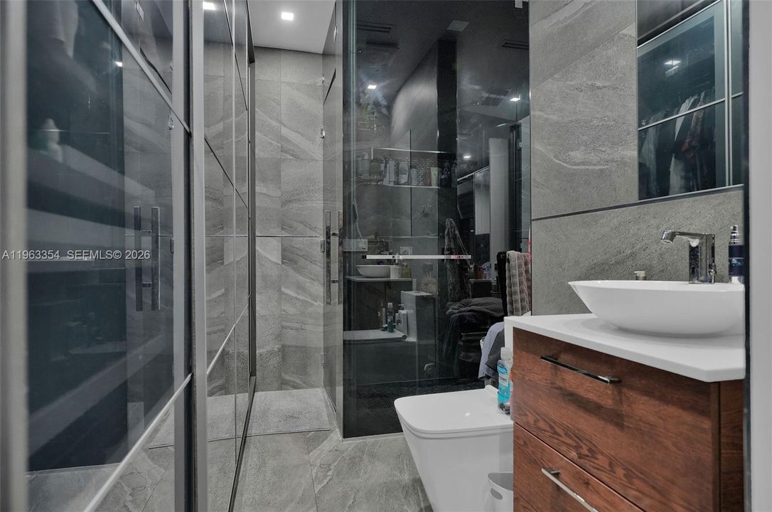 En Venta: $3,000,000 (7 camas, 6 baños, 4979 Pies cuadrados)