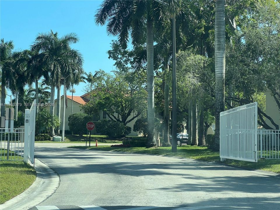 В аренду: $1,875 (2 спален, 2 ванн, 904 Квадратных фут)